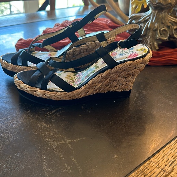 GUESS wedge sandals - Picture 3 of 3